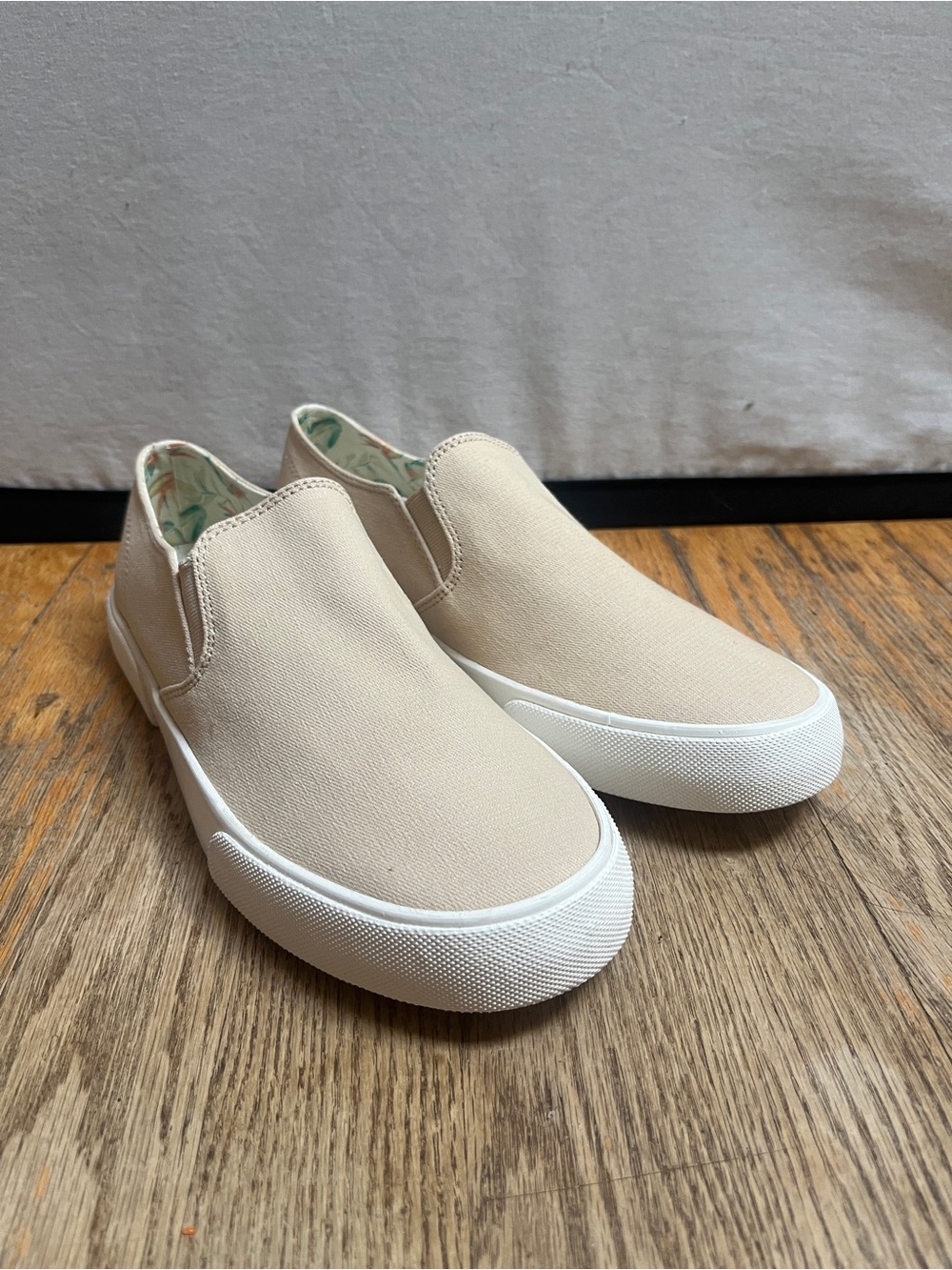 NWT Vionic Groove Slip-On Canvas Sneaker Semolina Beige Size 8 - Picture 2 of 9
